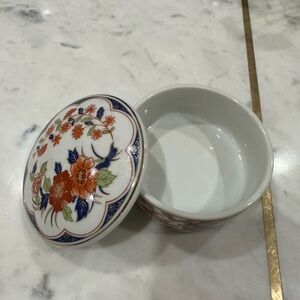 Vintage Japanese Imari Porcelain Lidded Bowl